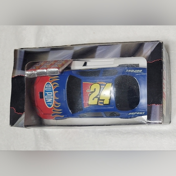 PEZ Racing Toys Nascar Jeff Gordon #24 DuPont Candy Dispenser NIB Vintage 2003 - Picture 7 of 7